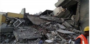 आंबेगावमध्ये   सहामजली इमारत कोसळली, एक व्यक्ती अडकल्याची भिती
