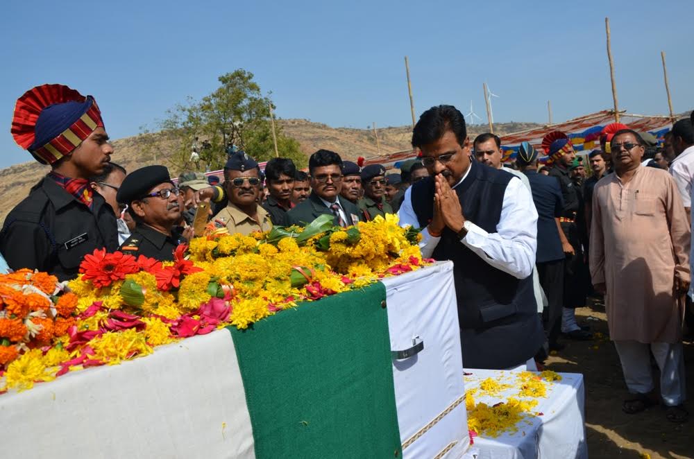 शहीद सुनील सूर्यवंशी यांच्या पार्थिवावर लष्करी इतमामात अंत्यसंस्कार