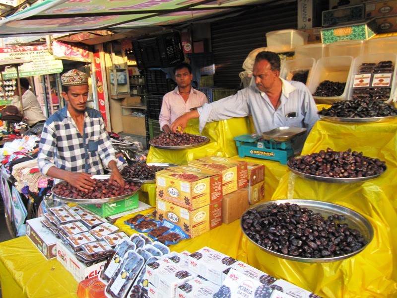 रमजानच्या उपवासानिमित्त बाजारपेठेत ९५ प्रकारचे खजूर दाखल