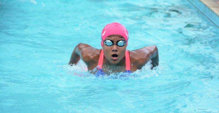 राष्ट्रीय जलतरण स्पर्धेत महाराष्ट्राच्या उत्कर्ष गोर, संजिती सहा, वेदिका अमीन यांना सुवर्णपदक