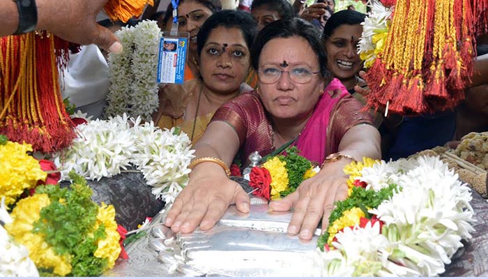 ज्ञानोबा तुकारामांच्या पालख्या ..पंढरीच्या वाटेवरी मार्गस्थ …