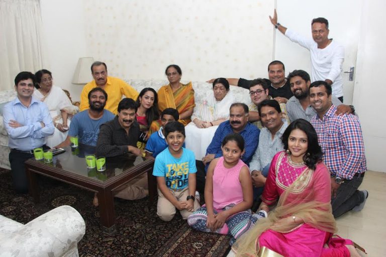 ‘अंड्या चा फंडा’ सिनेमाला लाभला लता दीदींचा शुभार्शिवाद