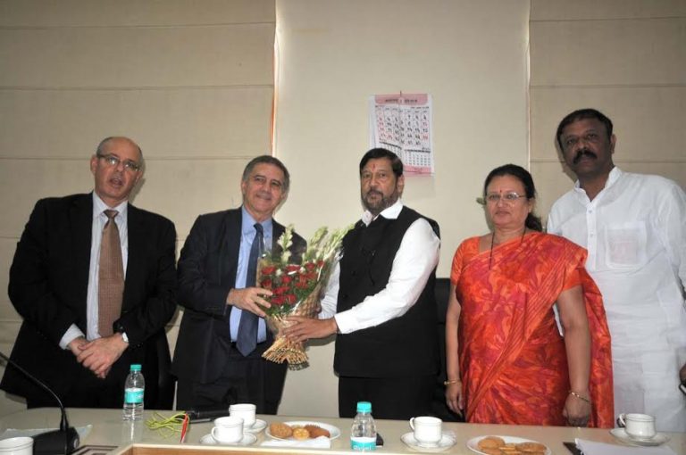 पुण्याच्या विकासात इस्राईलची सहकार्याची तयारी ; इस्राईलचे प्रतिनिधी मंडळासोबत  पालकमंत्र्यांची चर्चा