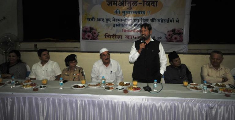 देशाच्या प्रगती साठी दुवा मागावी : पालकमंत्री गिरीश बापट     पालकमंत्री गिरीश बापट यांच्या तर्फे रोजा इफ्तार पार्टीचे आयोजन