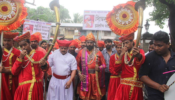 सभागृहात अवतरले मावळ्यांसह महाराज... अखेर पर्यावरण खास सभा तहकूब