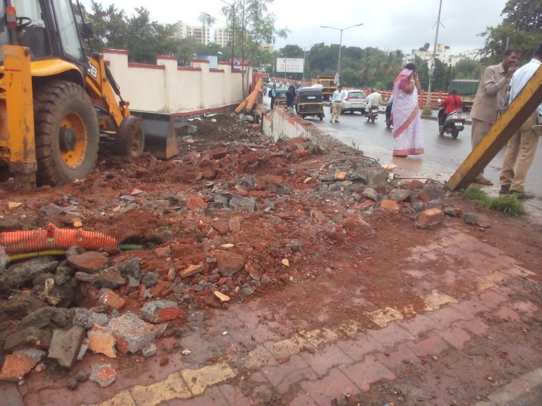 नगरसेविका सौ.मंजुषा नागपुरे यांच्या प्रयत्नांना यश; राजाराम पुलाच्या रुंदीकरणाला सुरुवात ।