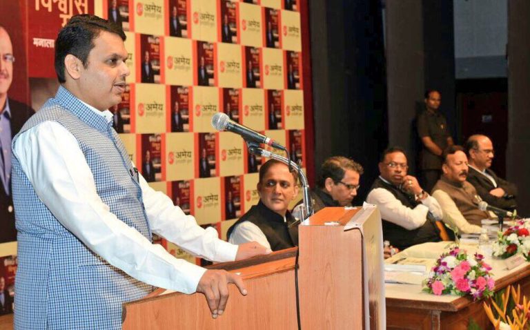 ‘विश्वासमत’मधील लिखाण विश्वासार्ह – मुख्यमंत्री  दोन खंडाचे थाटात प्रकाशन