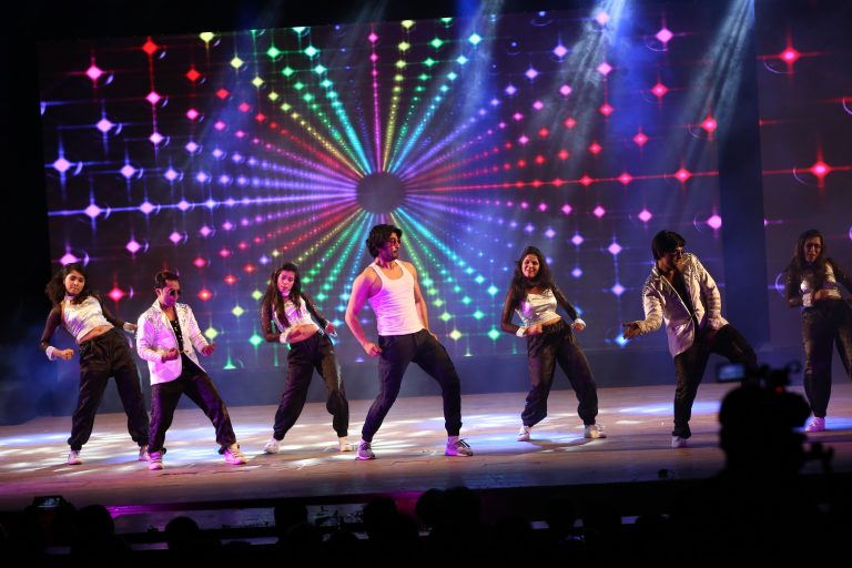 गश्मीर महाजनीच्या जीआरएम डान्स स्टुडियोच्या वार्षिक समारंभाला  उत्स्फुर्त प्रतिसाद