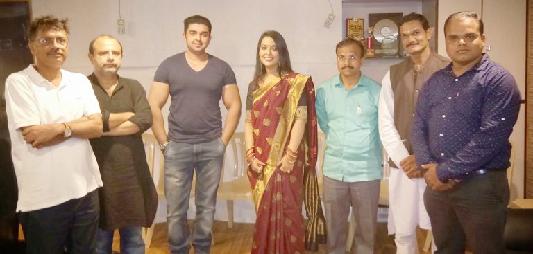 अमृता फडणवीस यांचे मराठीत पार्श्वगायन      ‘अ ब क’ चित्रपटासाठी गायले गीत