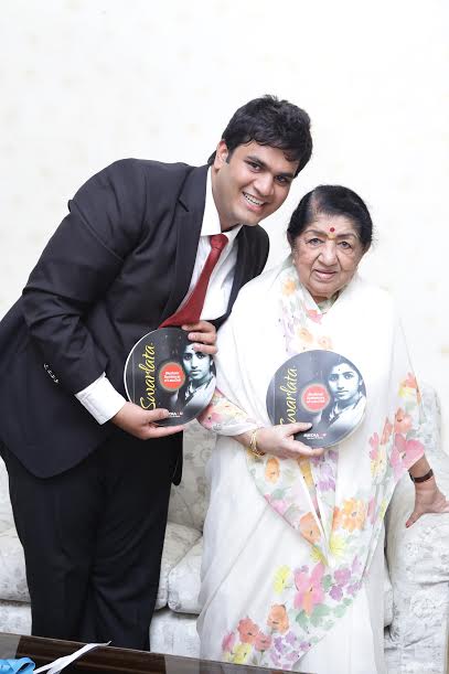 लता मंगेशकर यांच्यावरील ‘स्वरलता’ कॉफी टेबल बुक अमेझॉनवर उपलब्ध