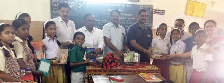 वंदना चव्हाण यांचा वाढदिवस साजरा- विद्यार्थ्यांना शालेय साहित्य आणि मिठाईचे वाटप