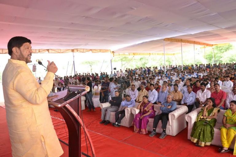 सर्वांना हक्काचे घर देण्यासाठी कटिबद्ध  : पालकमंत्री गिरीश बापट