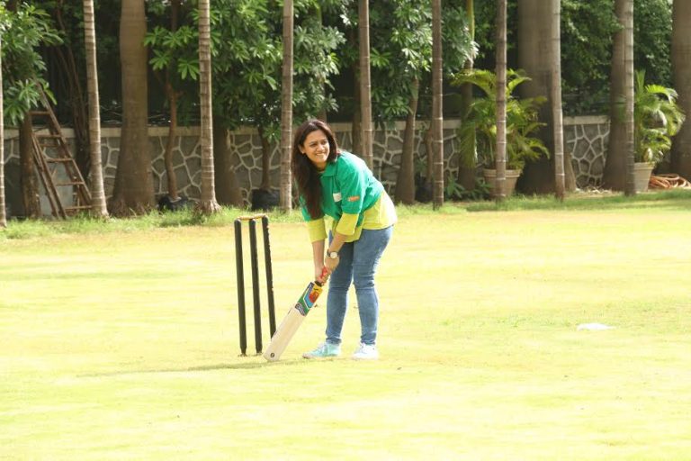 मला काहीच प्रॉब्लेम नाही – साठी स्पृहा ची बॅटींग…