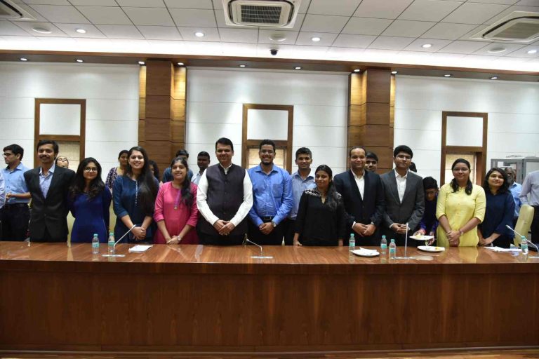 नव्या पिढीच्या नाविण्यपूर्ण कल्पनांचा उपयोग  सुशासन अधिक कार्यक्षमतेने राबविण्यासाठी  केला जाईल– मुख्यमंत्री देवेंद्र फडणवीस