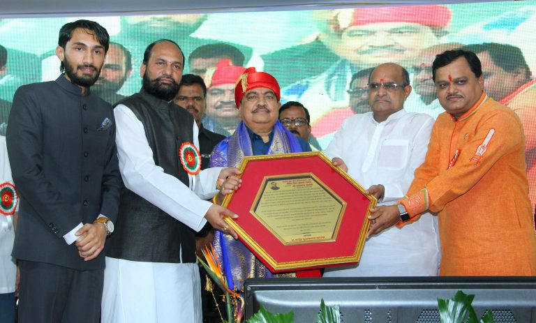 संघर्षमय जीवन जगत केला राजकारणाचा प्रवास- माजी मंत्री एकनाथ खडसे यांचे प्रतिपादन