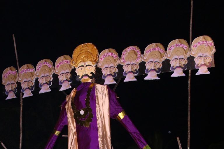 फुलपाखरू मध्ये वाईट प्रवृत्तींचे ‘ रावण दहन ‘