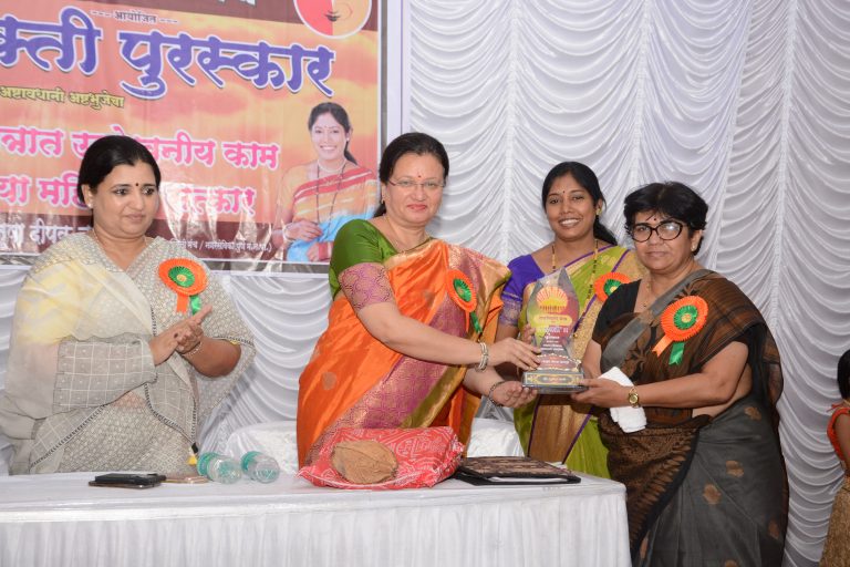 प्रत्येक स्त्री ही उपजत मॅनेजमेंट गुरू असते” महापौर-मुक्ता टिळक