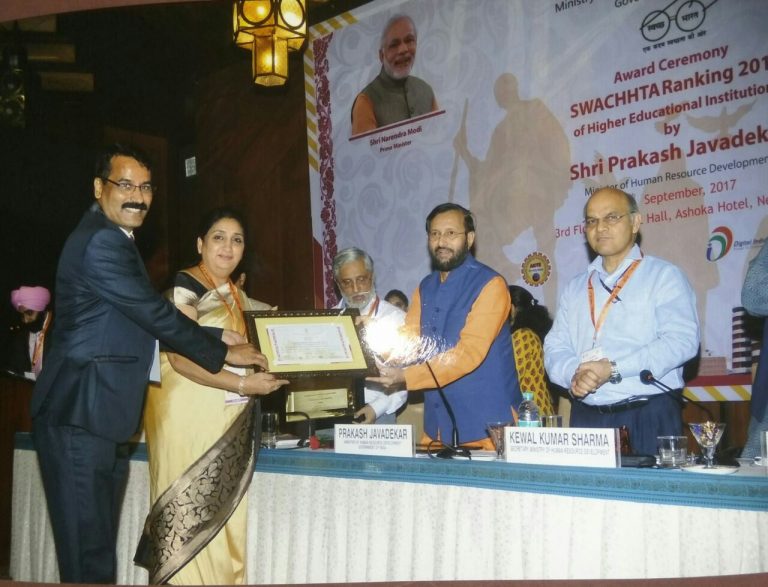 विद्याप्रतिष्ठानच्या आर्टस, सायन्स ॲण्ड कॉमर्स कॉलेजचा देशपातळीवर झेंडा