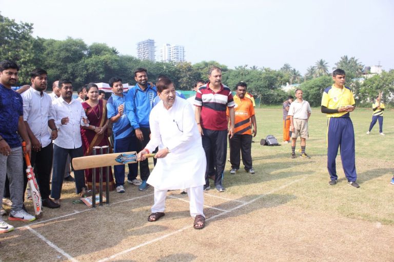 उत्तम आरोग्यासाठी खेळ महत्वाचा : पालकमंत्री गिरीश बापट – नामदार करंडक क्रिकेट स्पर्धेचे उदघाटन