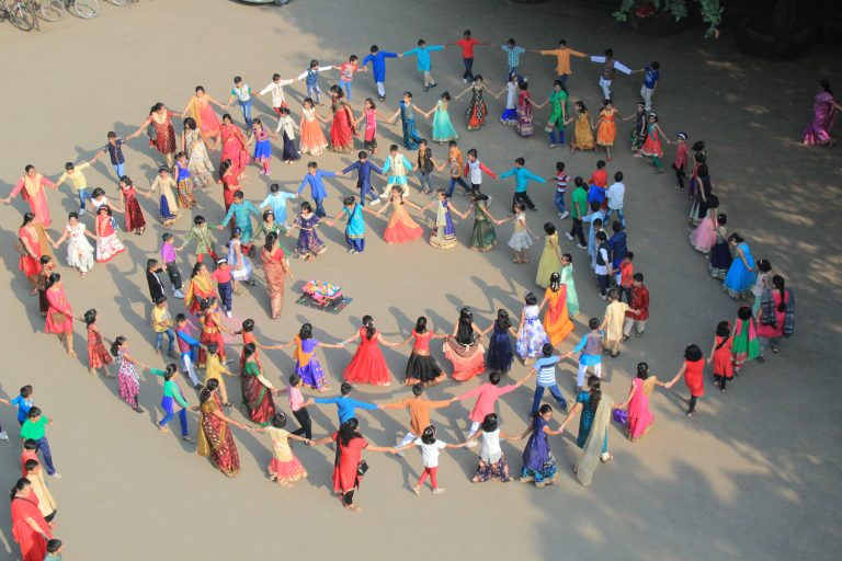 डीईएस प्रायमरी स्कूलमध्ये सामाजिक भोंडला