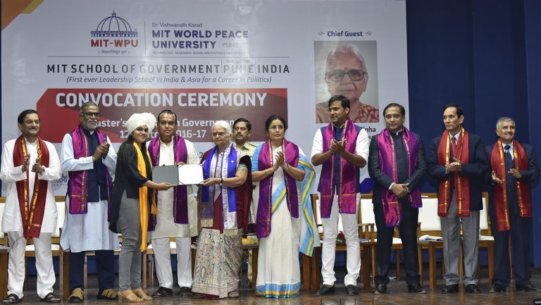 समाजासाठी काम करताना संवेदनशील रहा  गोव्याच्या राज्यपाल श्रीमती मृदुला सिन्हा यांचे प्रतिपादन; एमपीजीच्या 12 व्या तुकडीचा पदवीदान समारंभ