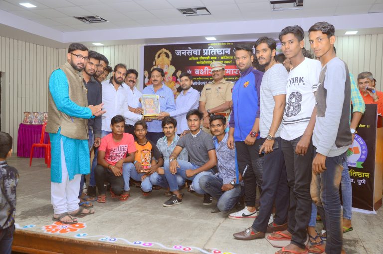 जनसेवा प्रतिष्ठानच्या वतीने १५१ मंडळांचा सन्मान व १४ मंडळांना पारितोषिके प्रदान