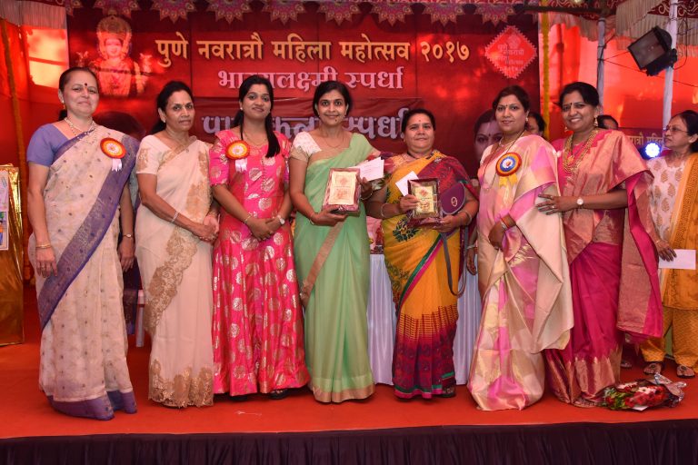 पुणे नवरात्रौ महिला महोत्सवाच्या  पाककृती स्पर्धेला महिलांचा उत्स्फूर्त प्रतिसाद  संगीता गांधी, शिला होनराव,  अलका ओझरकर विजेत्या