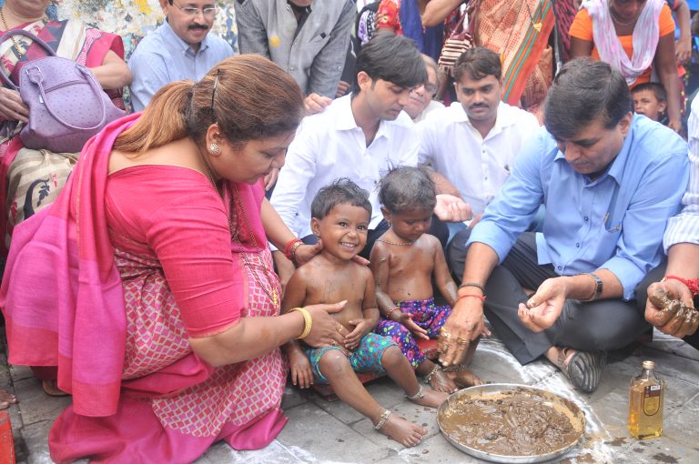 अनोखी पहाट … रांगोळ्यांचा थाट,  मांडलेला पाट ,औक्षणाचं ताट