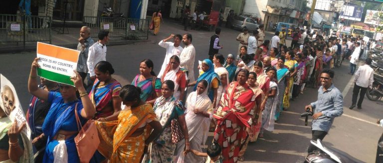 ‘युध्द नको बुद्ध हवा ‘, ‘हम सब एक है’  : घोषणांद्वारे दिला संदेश