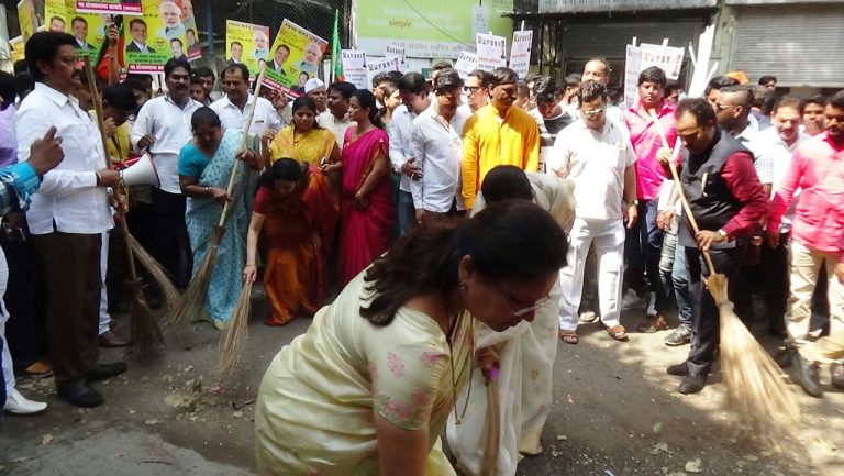 गांधी जयंती चा करिष्मा – खासदार  काकडे आणि महापलिका पदाधिकारी यांचे एकत्रित योगदान