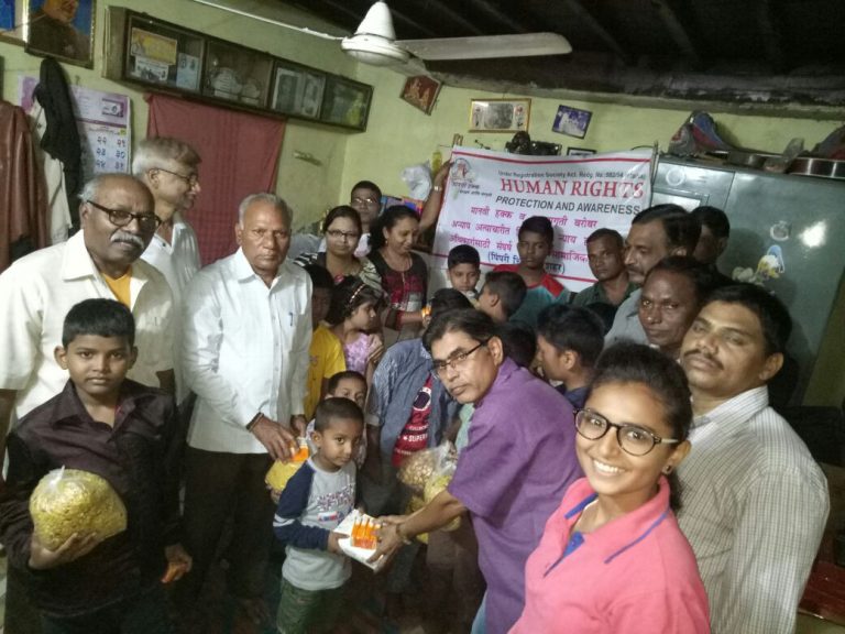 अनाथ व विशेष मुलांना   दिपावली फराळ