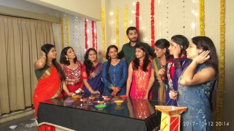 गर्ल्स हॉस्टेलच्या च्या सेटवर दिवाळीची धमाल …