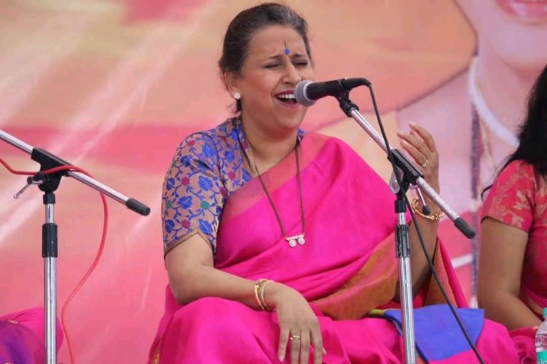 आरती अंकलीकर-टिकेकर यांच्या  गायनाने रसिक मंत्रमुग्ध’