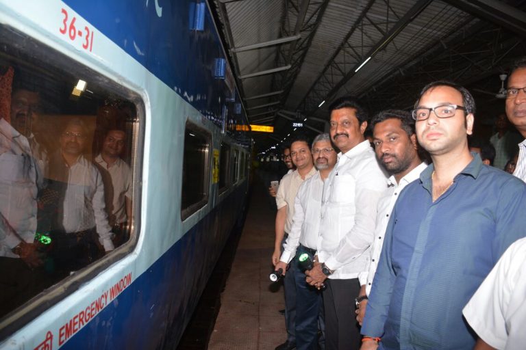पुणे ते काजीपेट सुपरफास्ट एक्स्प्रेस चा प्रारंभ खासदार शिरोळेंच्या हस्ते …