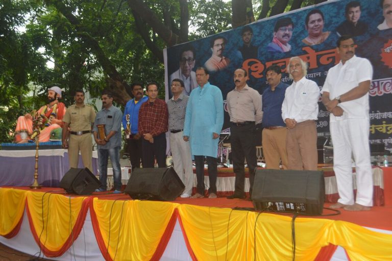 दीपावली संगीत महोत्सवात पोलिसांचा गौरव !