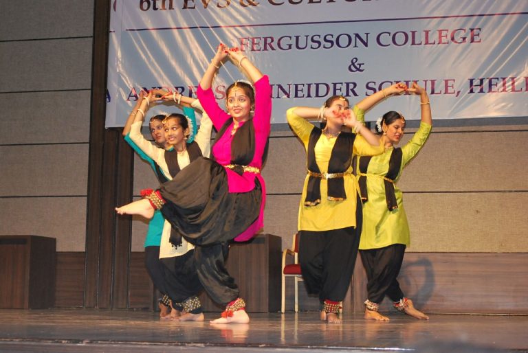 भारतीय विद्यार्थ्यांच्या सादरीकरणाने भारावले जर्मन विद्यार्थी भारत-जर्मनी सांस्कृतिक आदान-प्रदान कार्यक्रम