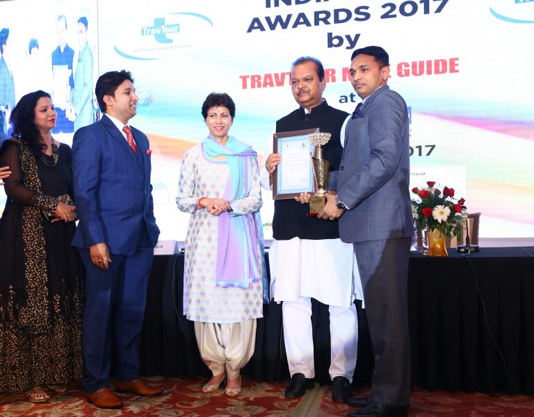 हिंजेवाडीच्या रॅडिसन ब्लूने पटकविला प्रतिष्ठित कौस्तभ पुरस्कार