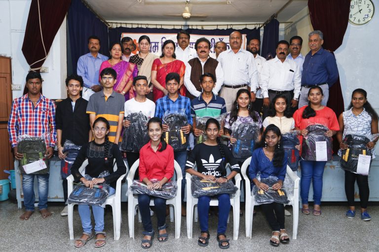 उद्यम विकास  बँकेने सामाजिक बांधिलकी जोपासली – आ मेधा कुलकर्णी.