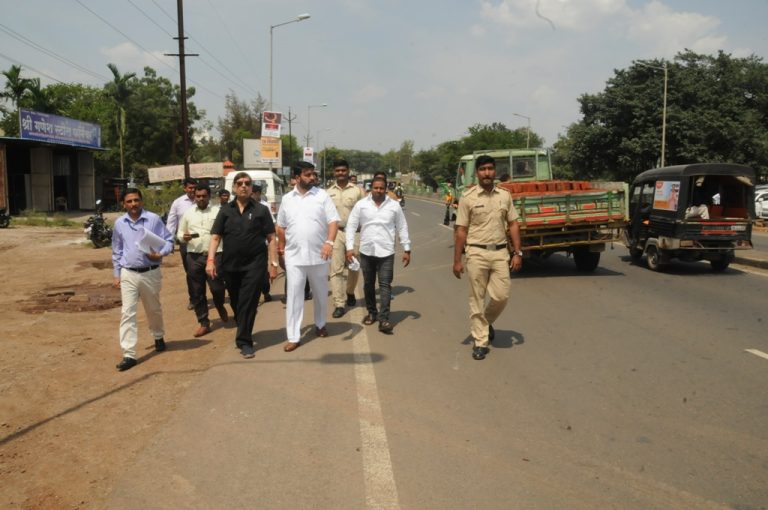 नाशिक महामार्गाची पालकमंत्री गिरीश बापट यांनी केली पाहणी