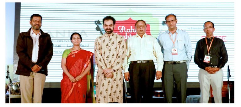 शास्त्रीय संगीताच्या मैफिलीत रसिक मंत्रमुग्ध