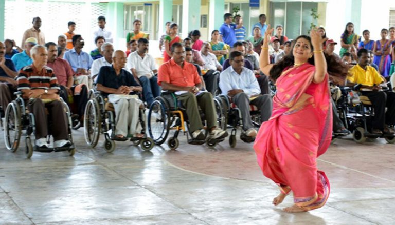 साईनाथ मंडळ ट्रस्ट तर्फे खडकी येथील अपंग सैनिक पुर्नवसन केंद्रात अनोखी भाऊबीज