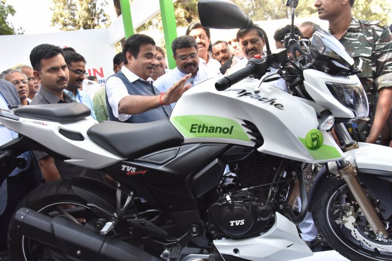 इथेनॉलच्या वापरामुळे प्रदूषण कमी होण्याबरोबरच  ग्रामीण क्षेत्राच्या विकासात मदत  –  केंद्रीय मंत्री नितीन गडकरी