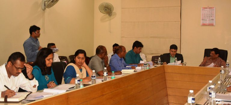 दलीतवस्ती सुधार योजनेची कामे  तातडीने पूर्ण करा-पालकमंत्री गिरीश बापट