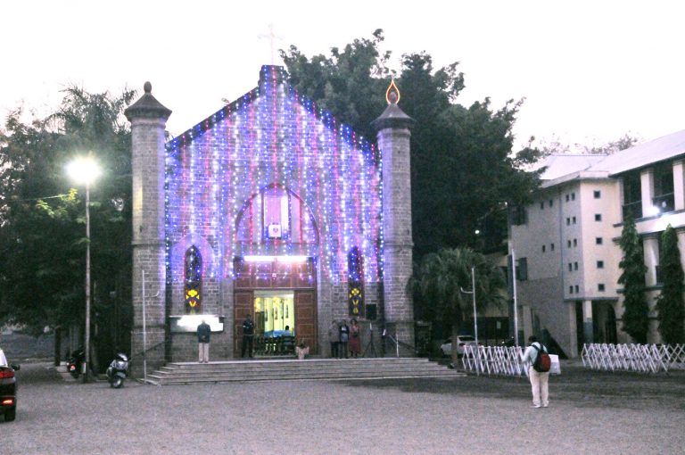 पुण्यातील २२५ वर्षे जुन्या सिटी चर्चचा मिरवणूक व ध्वजारोहाणाने आनंद सोहळा सुरु….