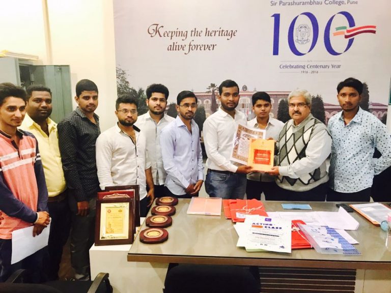 राष्ट्रवादी विद्यार्थी काँग्रेसतर्फे विद्यार्थी व शिक्षकांना संविधान भेट