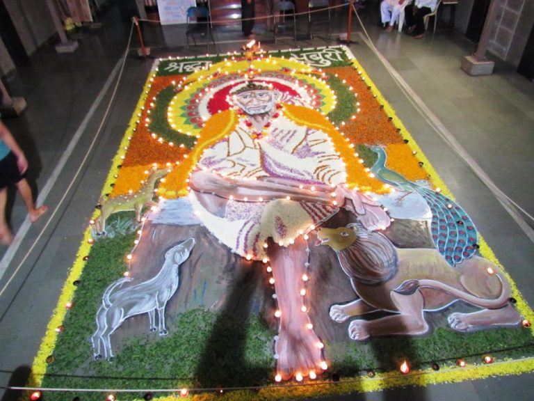 साईबाबांची 30 फूट उंच 18 फुट रूंद पुष्प रांगोळी चित्र ठरले लक्षवेधक