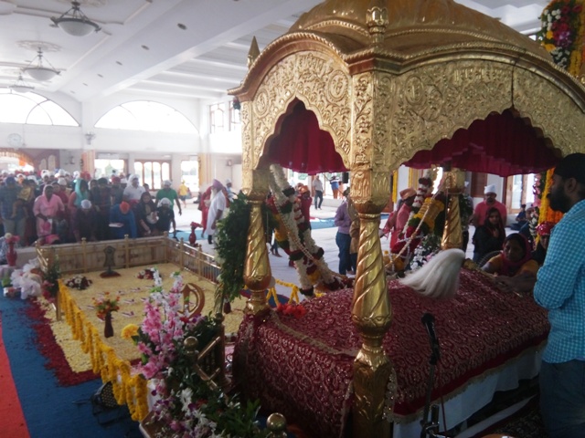 गुरुनानक जयंती विविध धार्मिक कार्यक्रमांनी उत्साहात साजरी