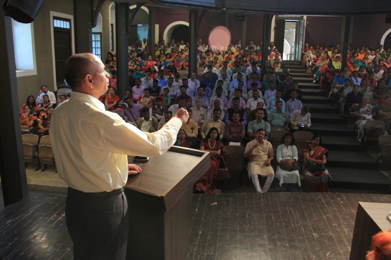 शिक्षक-शिक्षकेतरांसाठी कार्यशाळा संपन्न