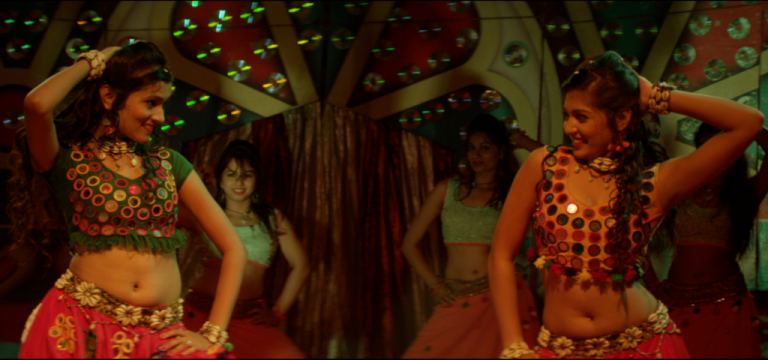 सुनिधी चौहान आणि शाल्मली खोलगडे पहिल्यांदा एकत्र