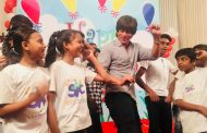 शाहरुख खान ने सेट पर बच्चों के साथ मनाया बाल दिवस!